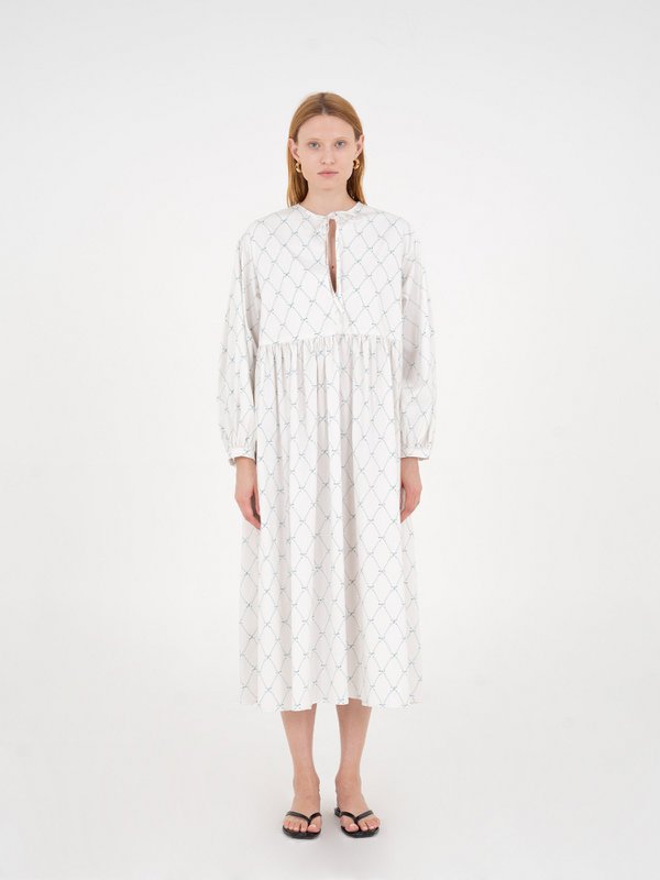 Vestido blanco con estampado de lazo Cityscape