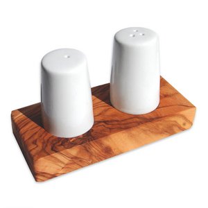 Set of salt and pepper shakers ALBERT on olive wood tray