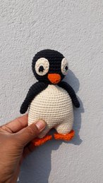 Luna-Leena penguin Olivia cuddle - organic cotton - 0+ - hand crocheted in Nepal