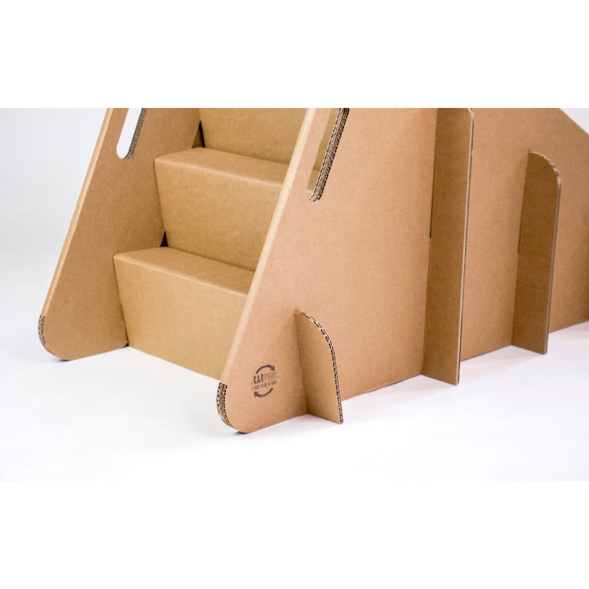Toboggan en carton pour tout-petits