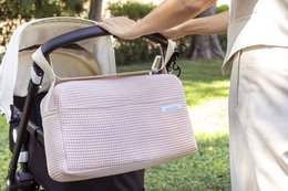 Bolso para carrito de bebé. Bolsa organizadora práctica, elegante y multifuncional de gran capacidad. Producto fabricado en España.