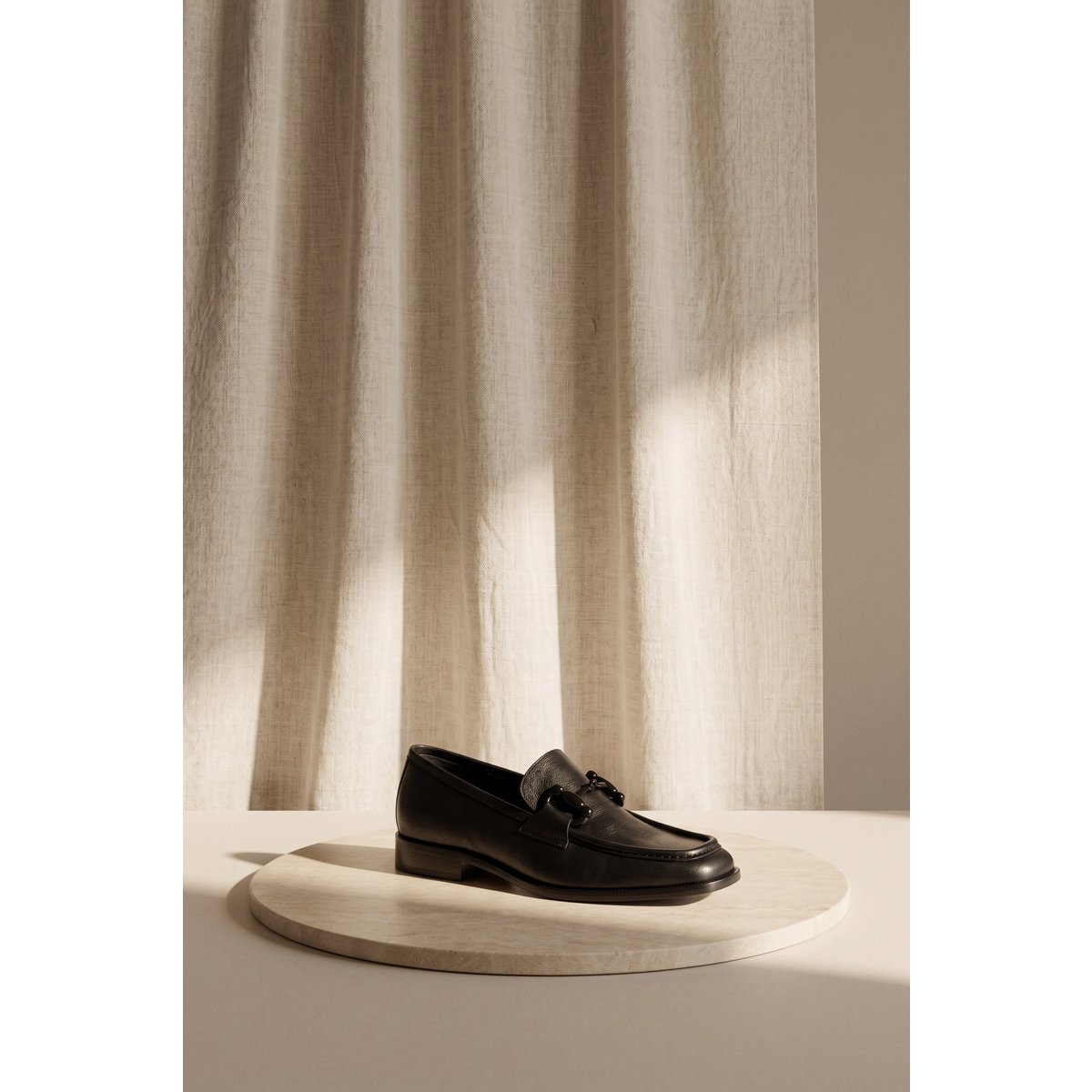 ZOE PATENT BLACK – Loafer met vierkante neus en paardenbitafwerking