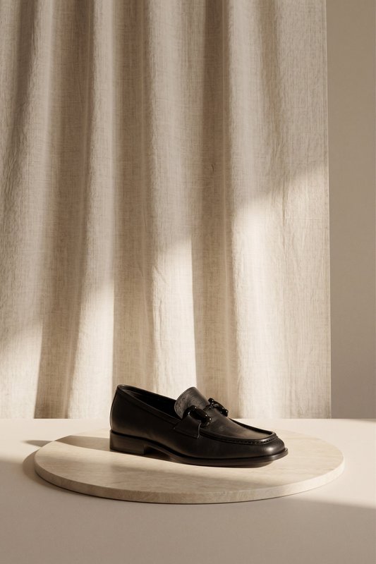 ZOE PATENT BLACK – Loafer met vierkante neus en paardenbitafwerking