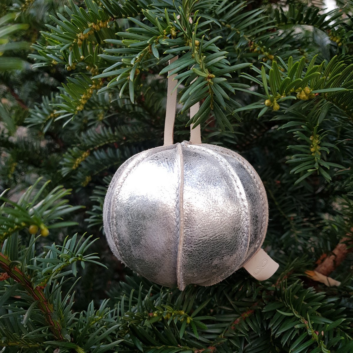 Adorno navideño plateado