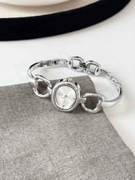 Herald – Damen-Quarzuhr im Vintage-Stil in Burgunderrot mit ovalem Gehäuse