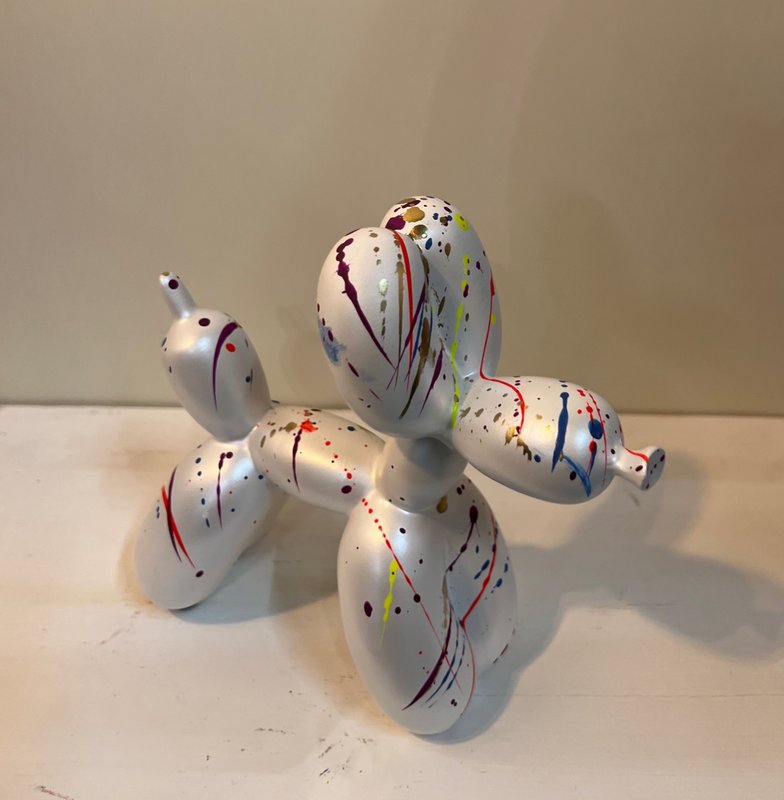 Polyresin balloon dog white splash
