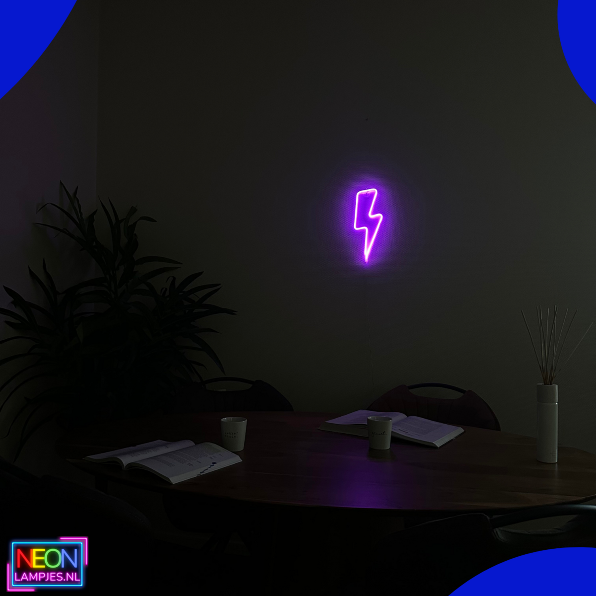 Neon Lamp - Lightning Purple - USB or Batteries - 34 x 13 cm