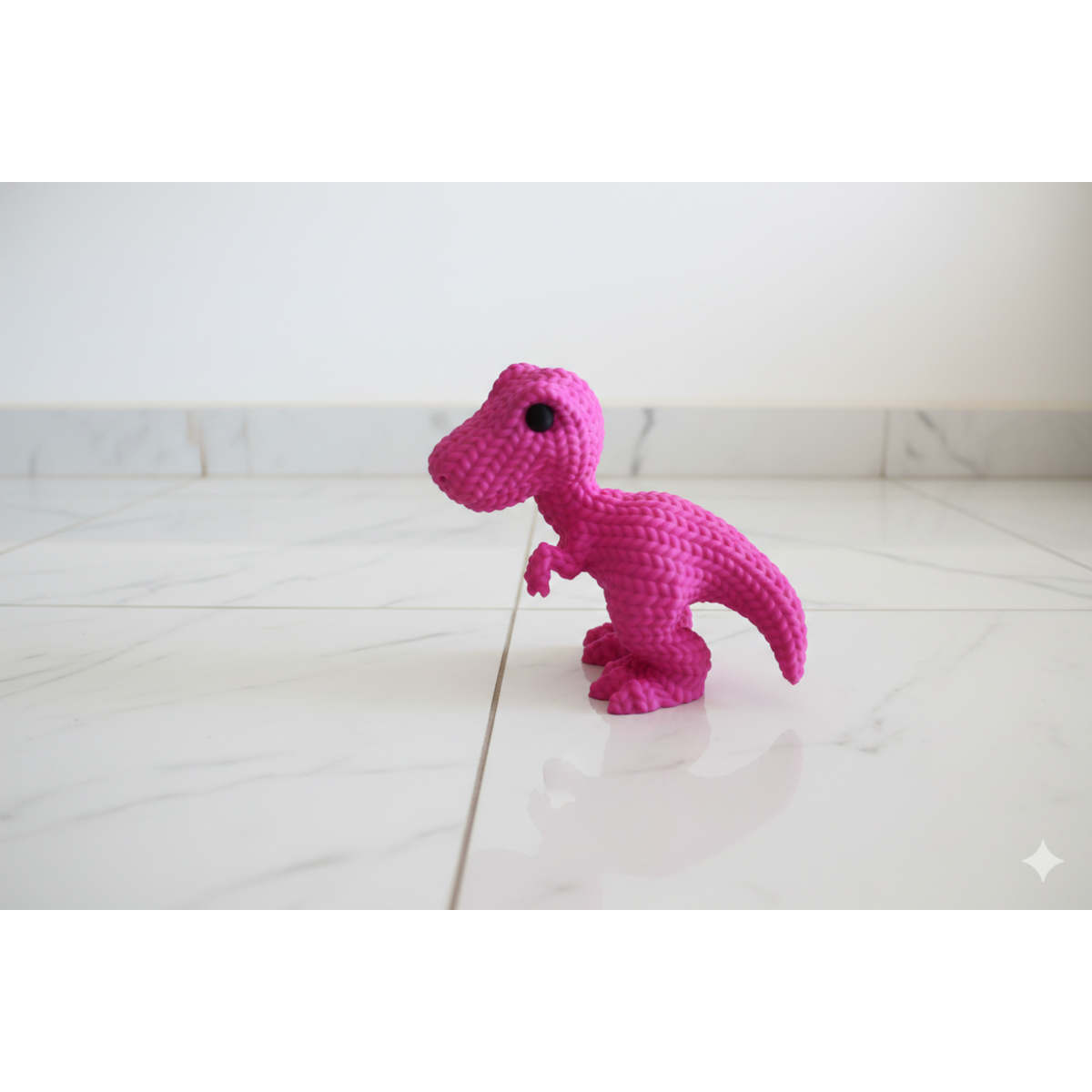 Eterna Wonder — Dzianinowa figurka dinozaura — Dekoracyjna mini rzeźba — Różowa — 15 cm