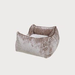 Phoebe Luxury Dog Bed – Premium Velvet, håndlavet i Europa, moderne designerstil