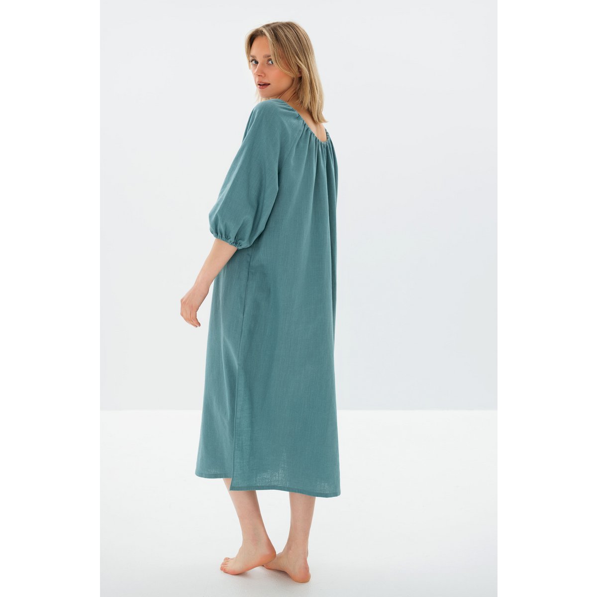 MOON — Vestido midi de lino lavado a la piedra con hombros descubiertos