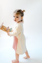 Bæredygtig langærmet sweaterkjole | Naturlig lilla hals | 100% GOTS certificeret økologisk bomuld