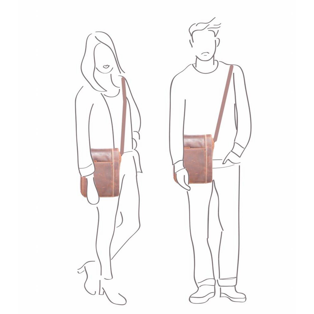 Arrigo skuldertaske eller crossbody taske lavet af brunt vokset læder med en stor flap med magnetisk lukning