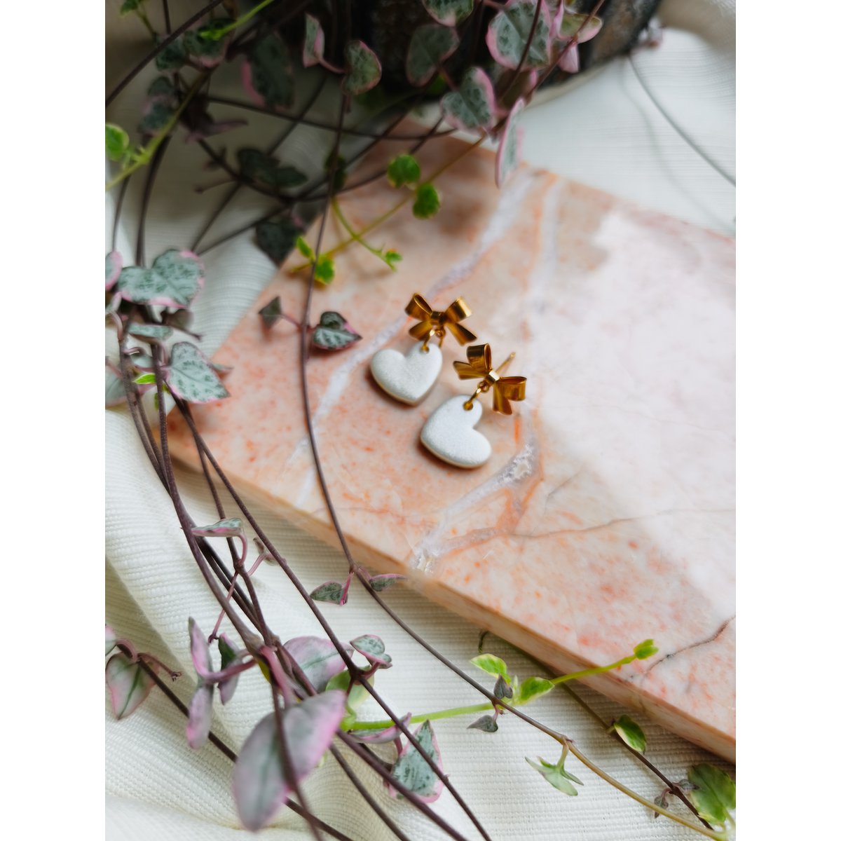 Boucles d'oreilles coeur nacre blanche
