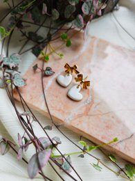 Boucles d'oreilles coeur nacre blanche