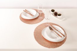 Round placemat in rose gold color, made of high-quality material, suitable for formal or casual dining settings.