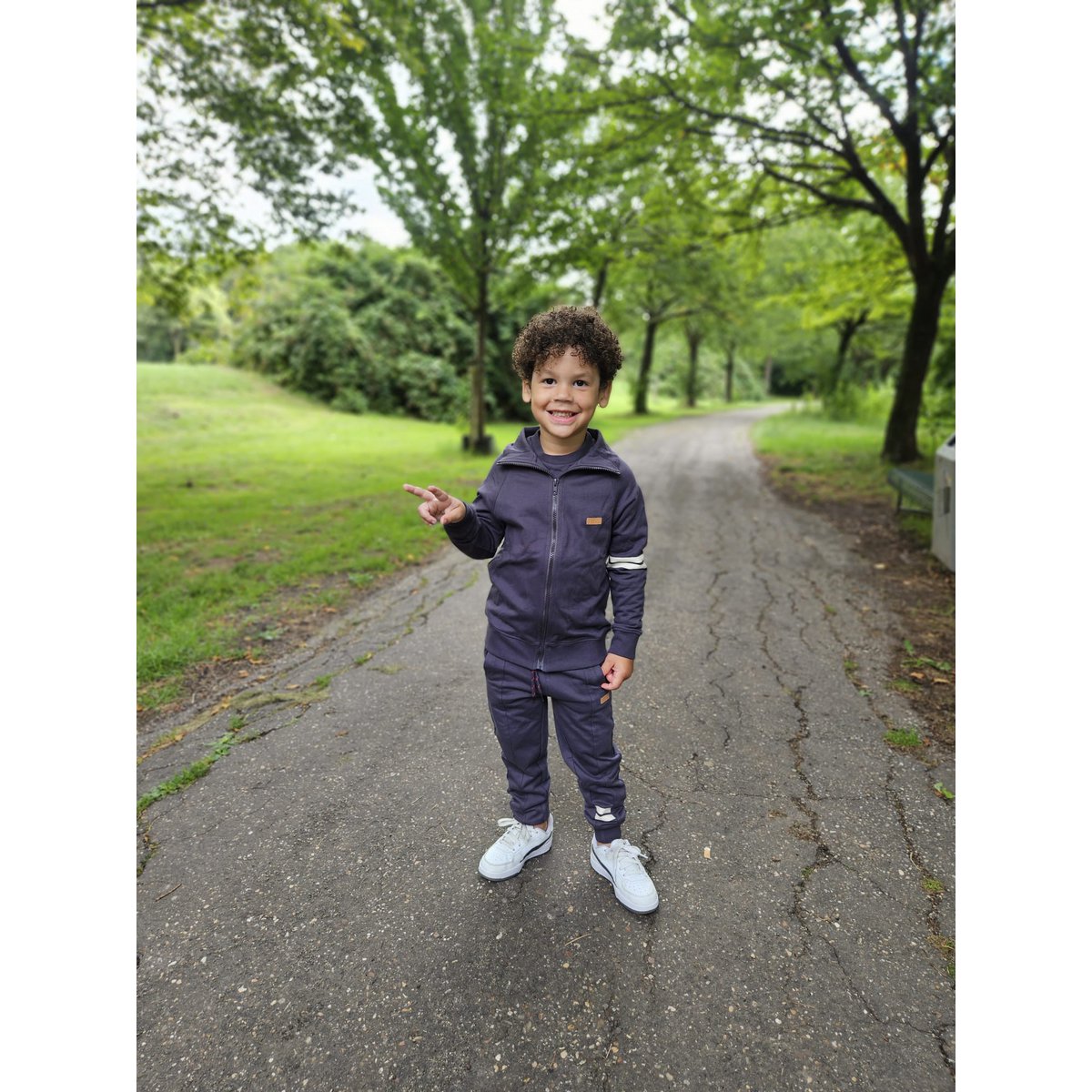 Jogger de chicos chispeos