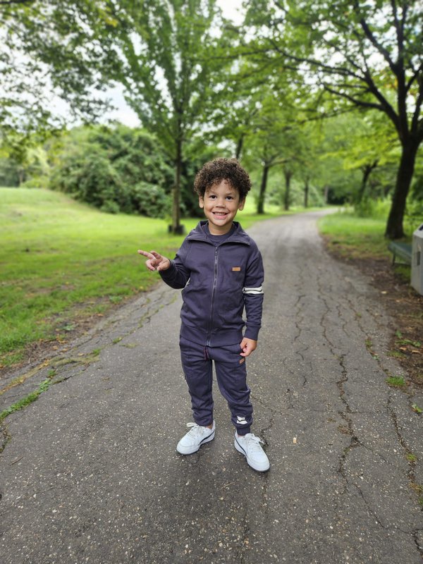 Jogger de chicos chispeos