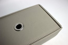 Tapping Box di stoffa in pelle sintetica grigio chiaro con apertura in ottone