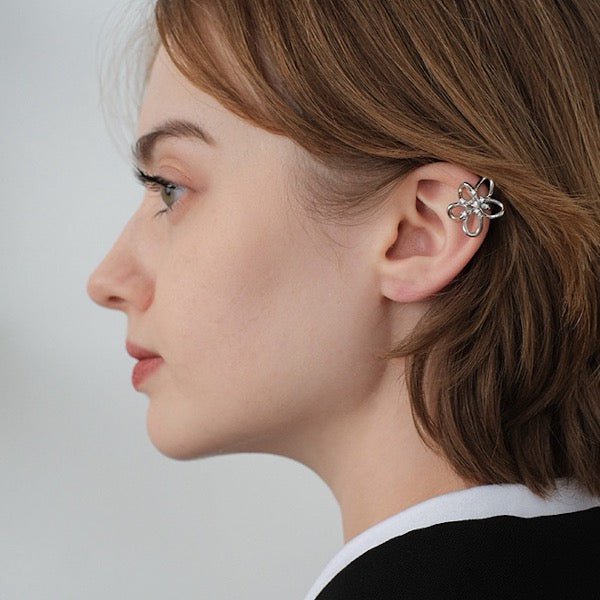 Elegante polsino per orecchie con fiore scintillante: pezzo unico