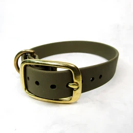 Small dog collar in a variety of colors including yellow, tangerine, orange, raspberry, coral, soft pink, powder, lillah, violet, red, winered, forest, neon green, apple, mint, lagune, navy, cobalt, babyblue, white, black, chocolate, cognac, olive, and grey. The collar features a metal buckle in a gold tone.