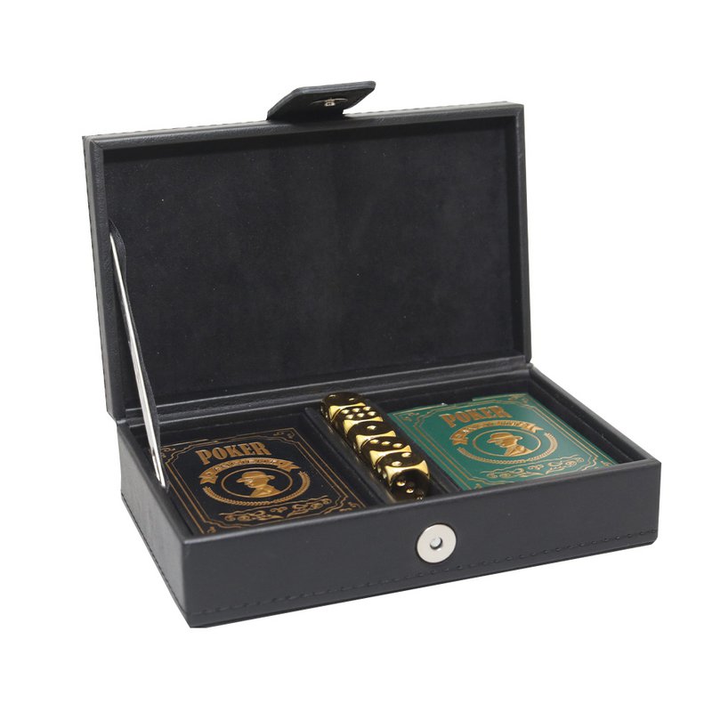 2 giochi di poker e 5 brief di dadi dorati in pelle faux nera