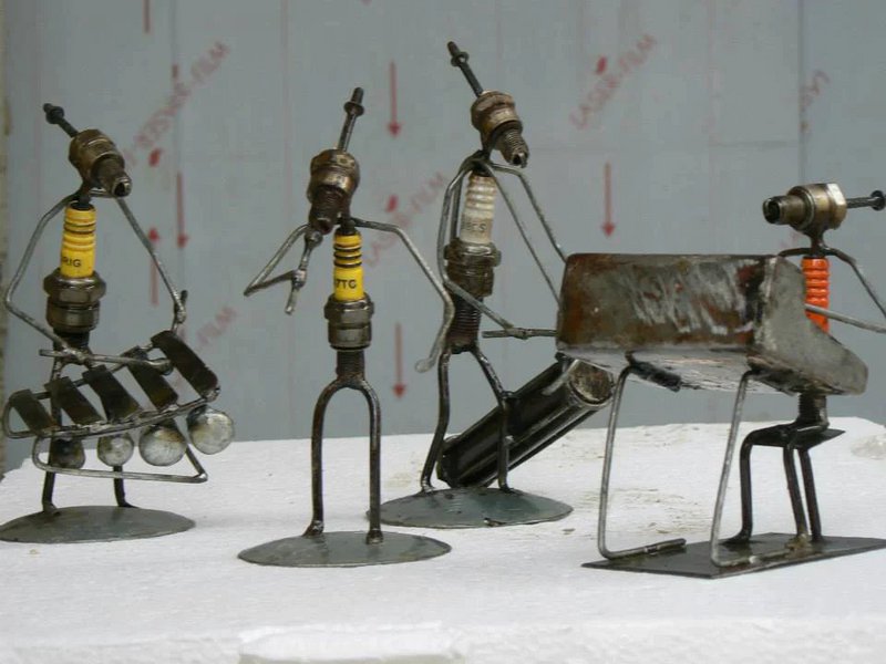 Zündkerzen-Figur | verschiedene Musiker:innen