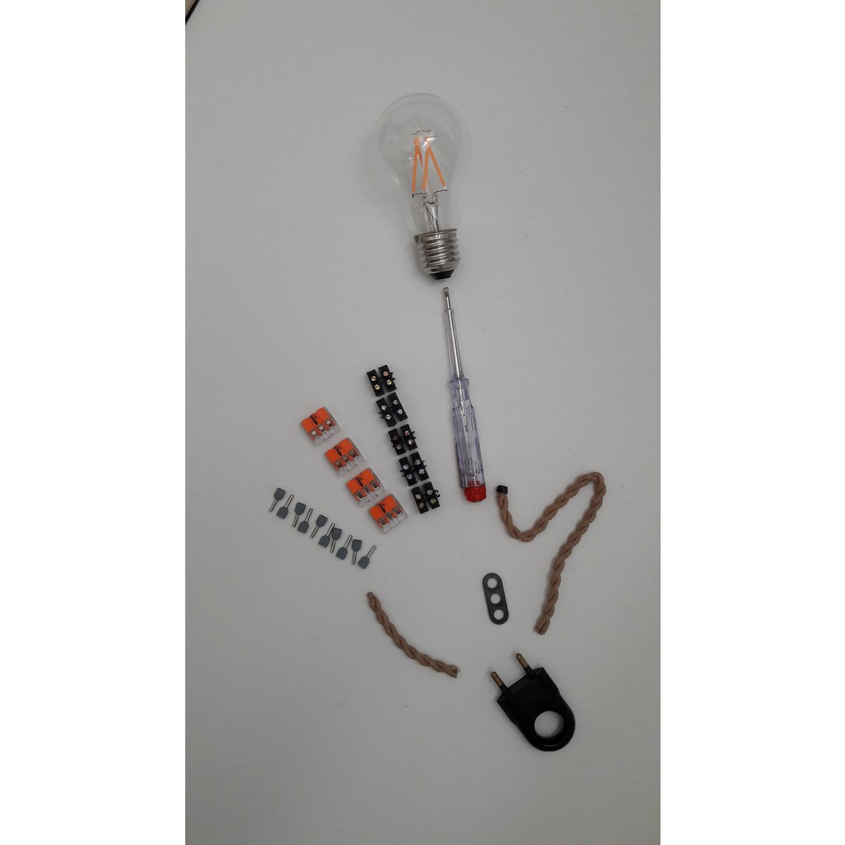 Pan Jasny Zabawa dla dwojga; * Lampa wisząca * Holenderski design * Długość 75 cm * Juta snoer, lijkt op echt touw