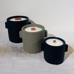 Bougies noires à oreilles en béton