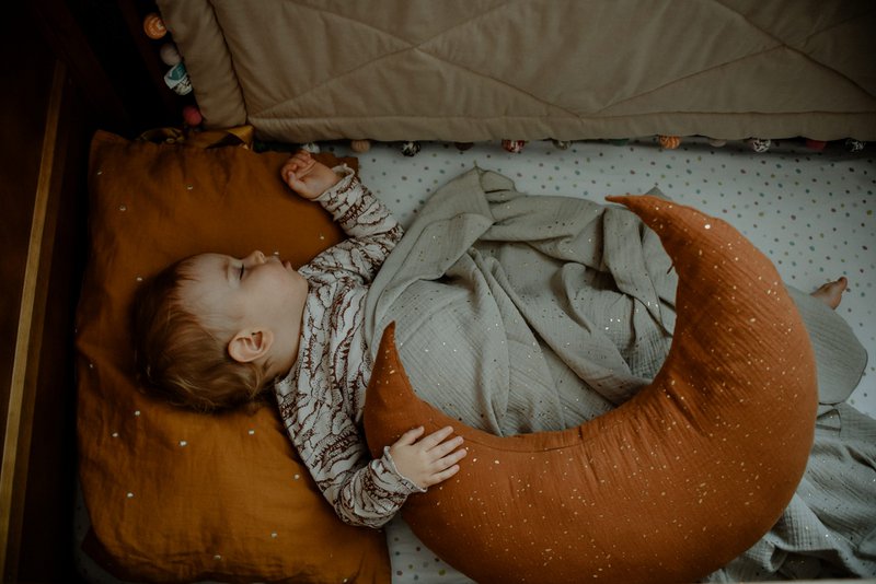 Økologisk muslin ammepude med lynlås | Ammepude | Understøttelse af mavetid|Nyfødte essentielle ting|Barnehaveudsmykning|Babyshowergave, Sølvstjerner I Håndlavet pompon kopi