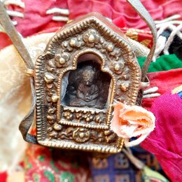Amulet Holder | statue