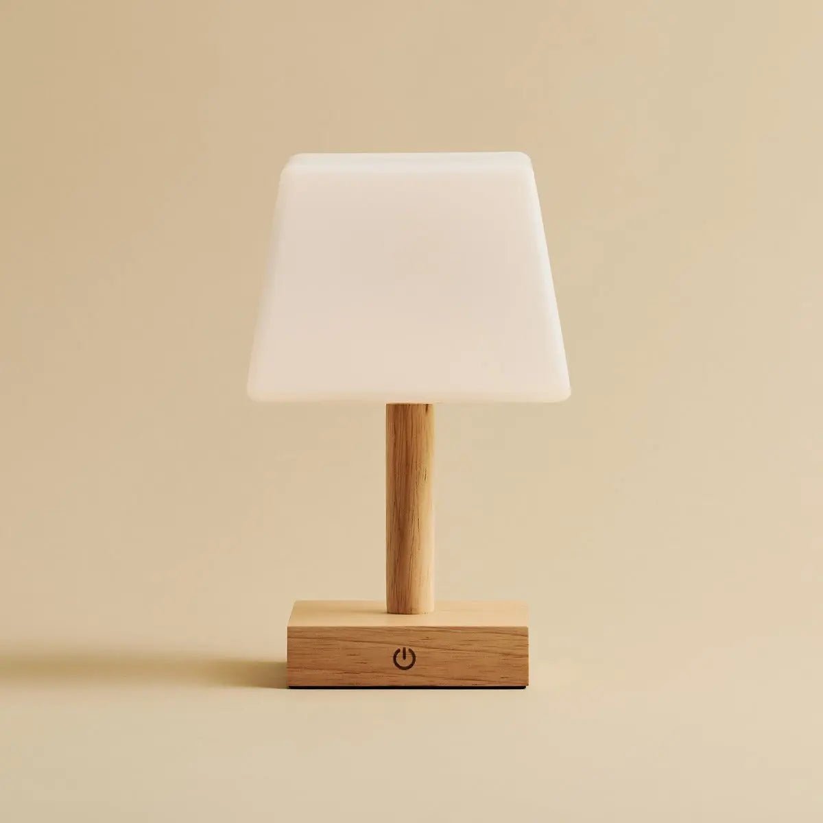 Lampada da tavolo ricaricabile Tommy in legno marrone chiaro