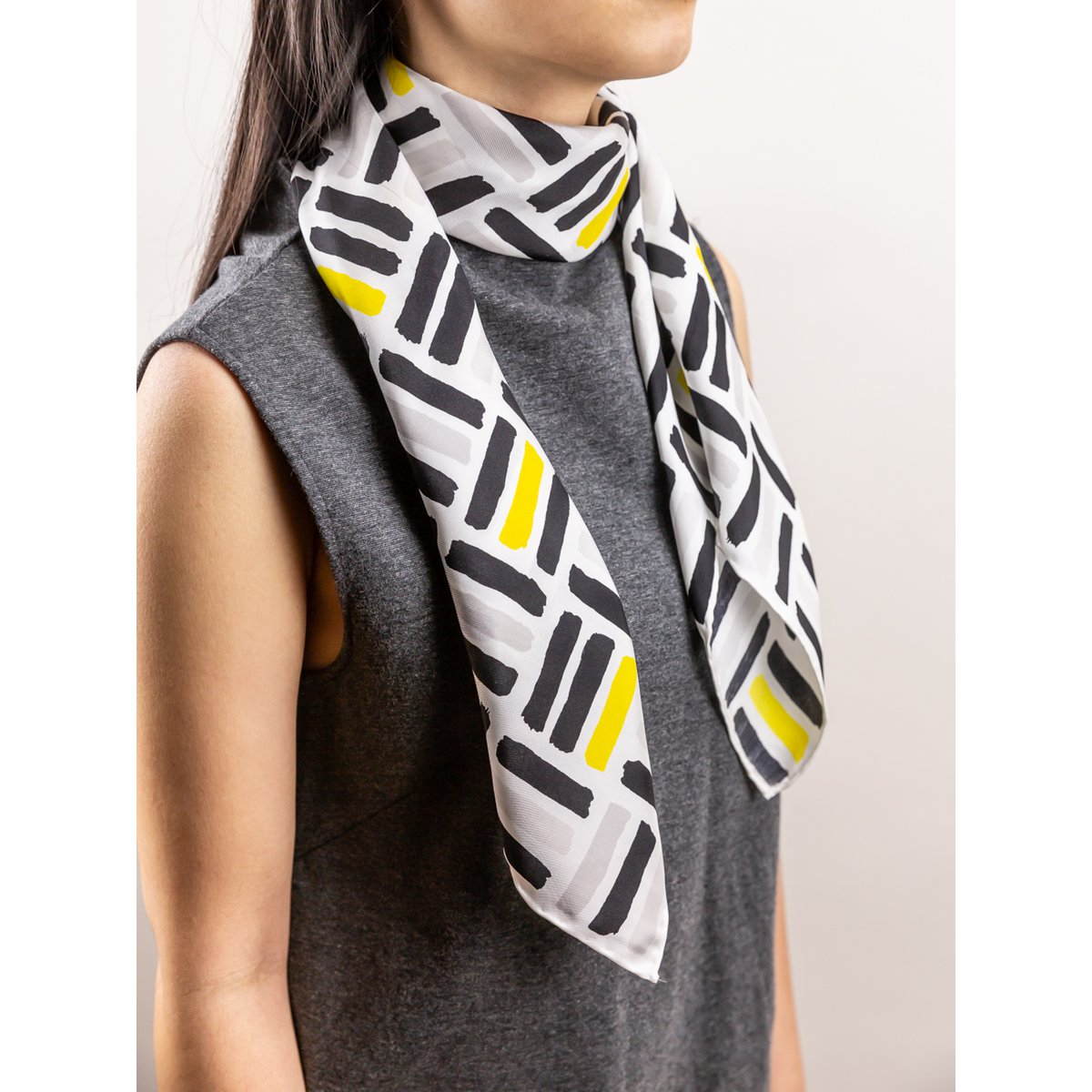 Foulard quadrato in seta 90x90 cucito a mano
