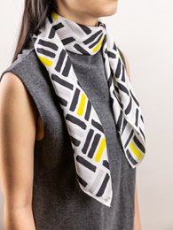 Foulard quadrato in seta 90x90 cucito a mano