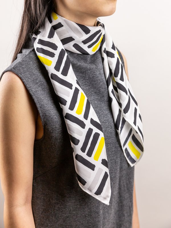 Foulard quadrato in seta 90x90 cucito a mano