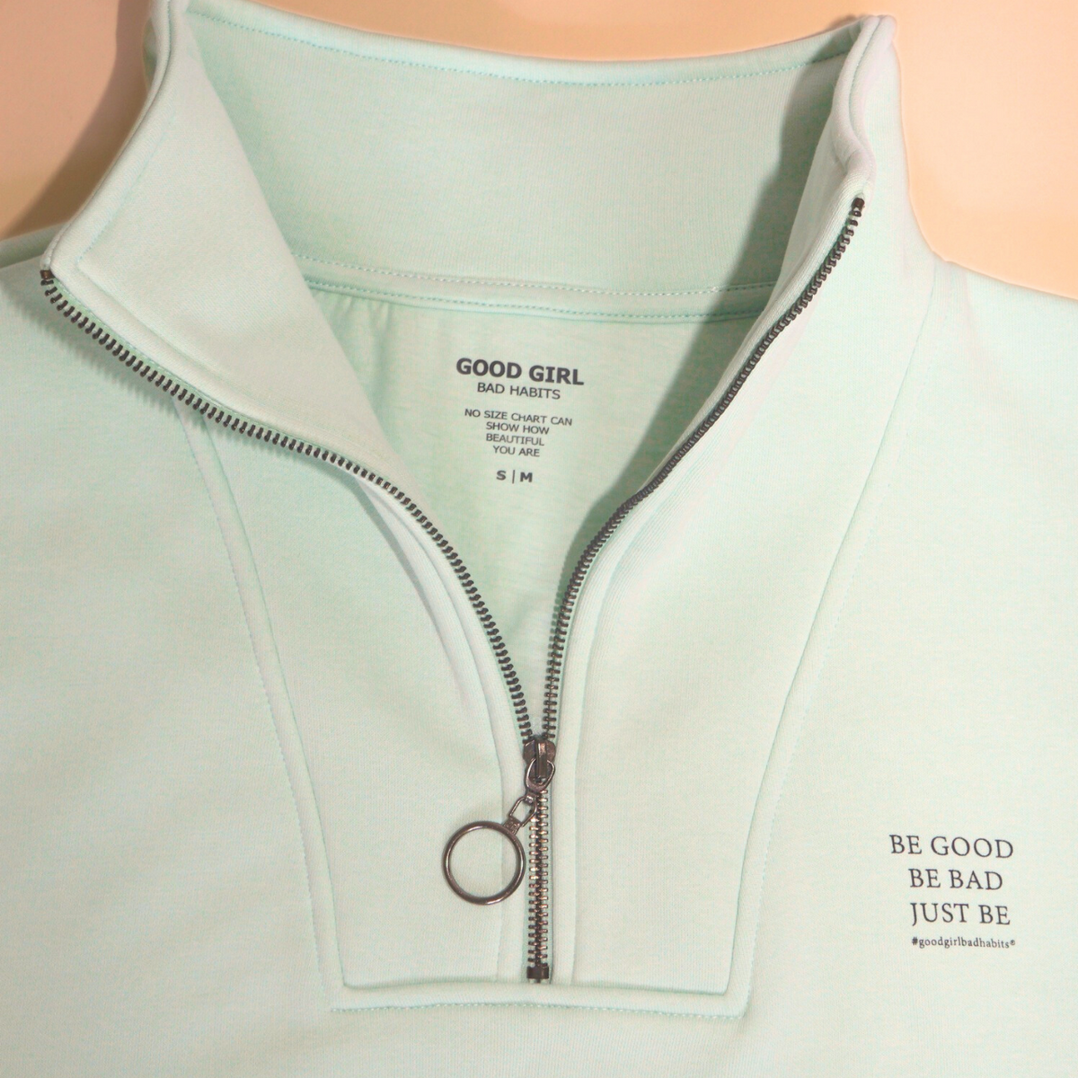 Half Zip Sweat "BE GOOD BE BAD JUST BE" - Schwarz