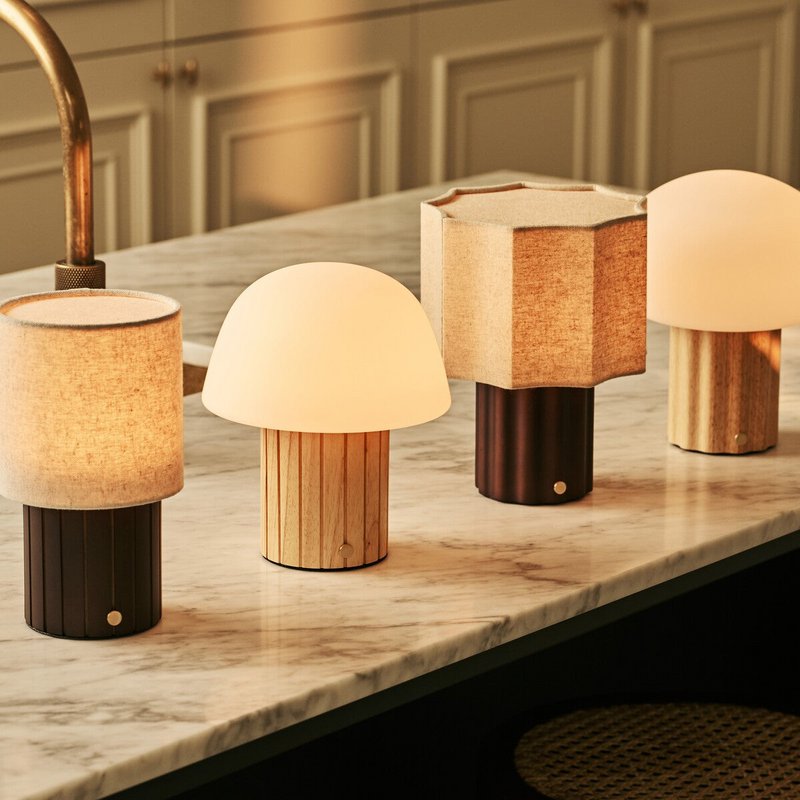 Nadine lysebrun genopladelig bordlampe