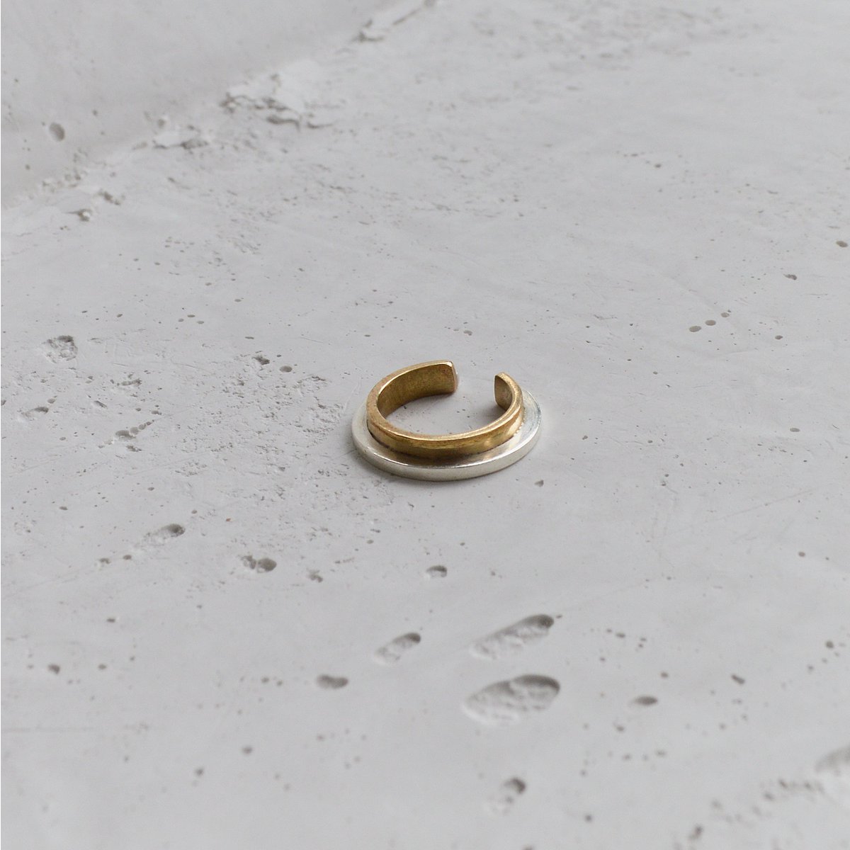 Boucle d'oreille midi bicolore