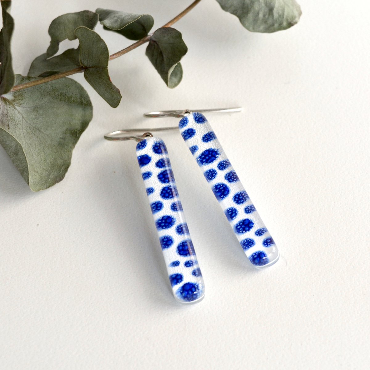 Koboltblå Polka Dot øreringe, Lang glasstang med kroge i sterlingsølv