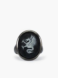 Anello con sigillo con cammeo drago