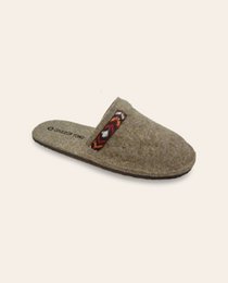 Brown wool slippers with a braided detail on the vamp. Available in sizes 36/37 through 46/47.