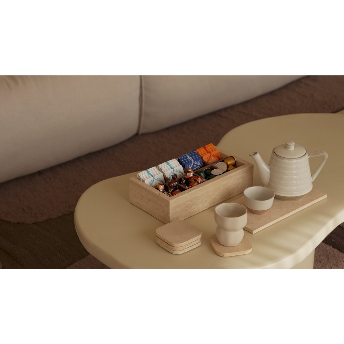 Trawertynowy organizer o wymiarach 32,5x17,5x8cm