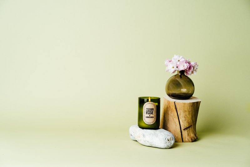 Persisk Rose & Sandeltræ Soy Wax Candle - Grønt glas