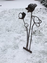 Poppy open up - Stalowy obiekt Corten