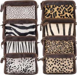 Arrigo Cognac Colored Dames CrossBody Tas/Clutch med Luiopard Direer Print in Learning