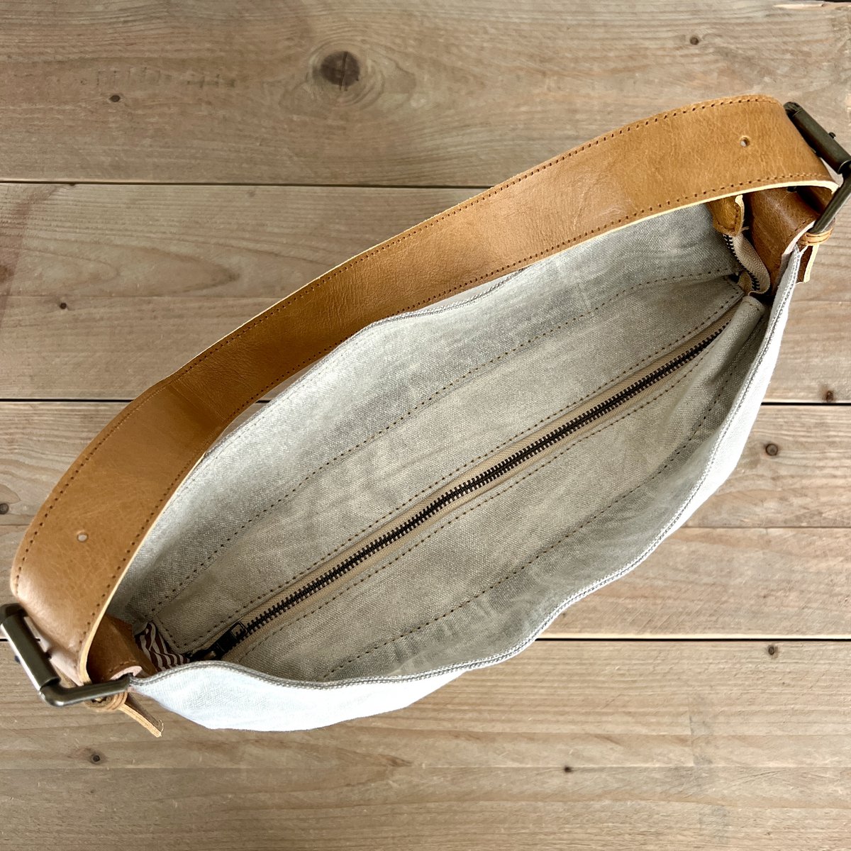 BuckleBag heart latte (canvas) NEW