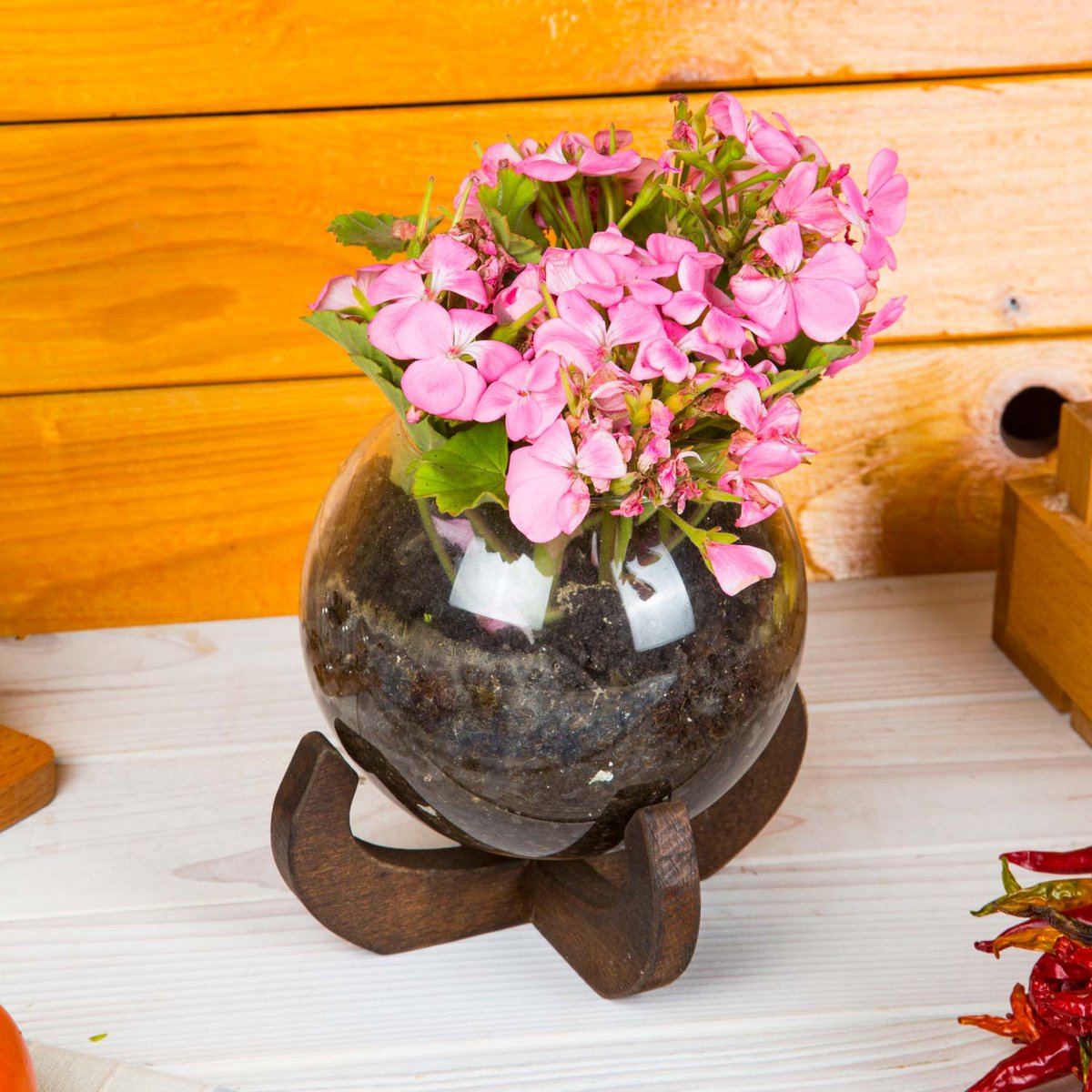 Joy Kitchen Kugelvase mit Holzständer - Olivia