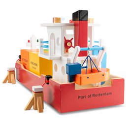 Barco portacontenedores con 4 contenedores