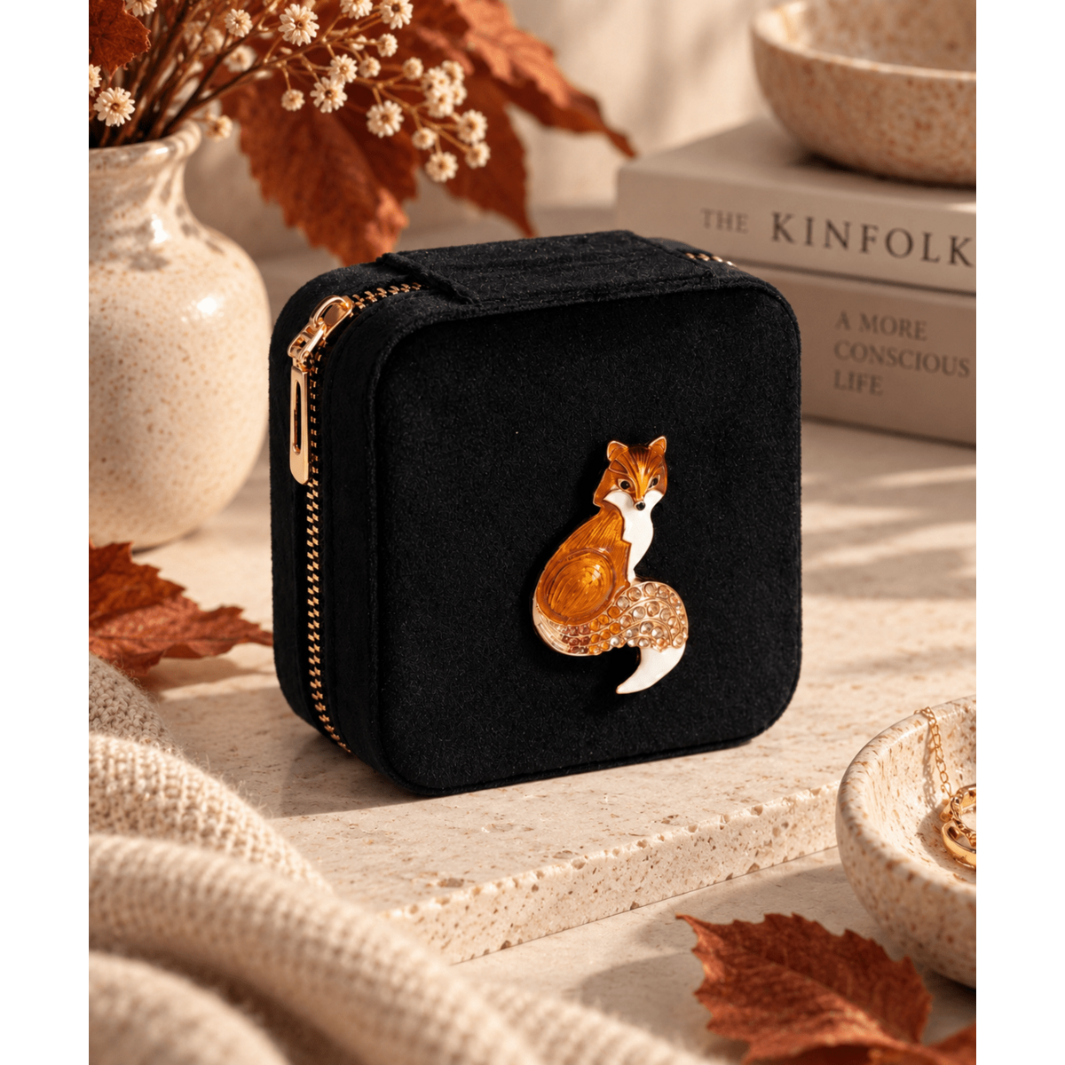 Fox - Velvet Jewelery Box with Jewel Brooch