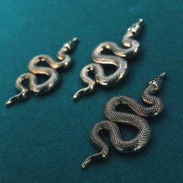 Spilla in metallo dorato "Serpente"