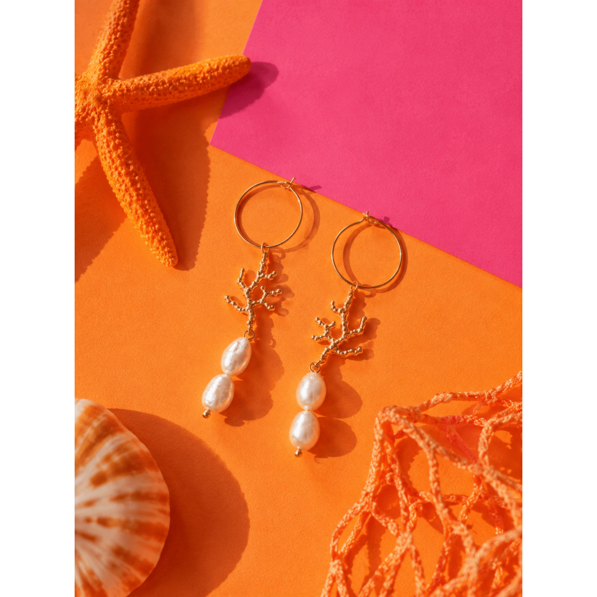 Les boucles d’oreilles Coral Whisper